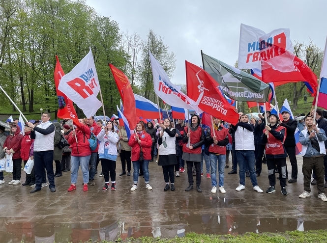 В Смоленске прошел патриотический концерт «Своих не бросаем»