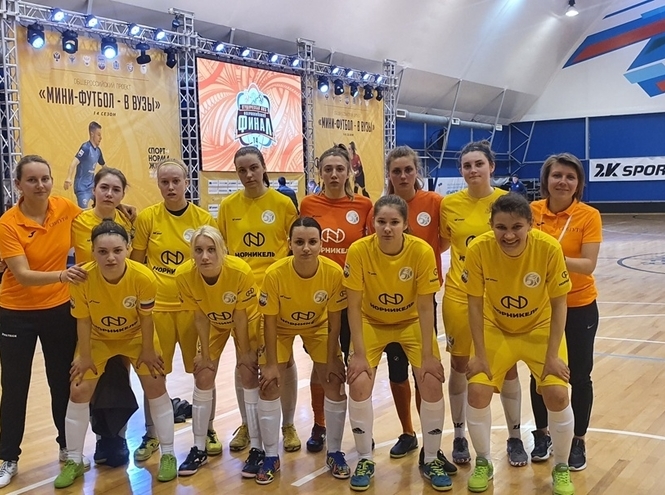 Женская сборная по мини-футболу СПбГУТ – серебряный призер всероссийских соревнований