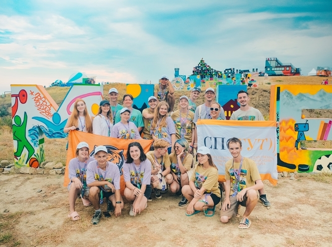 «Это про людей!»: команда СПбГУТ оценила масштаб фестиваля «Таврида.АРТ»