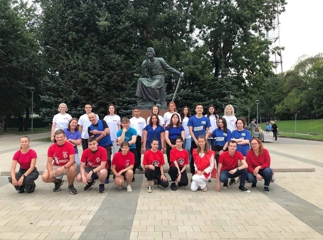 Студенты СПбГУТ стали участниками акций ко Дню флага в Петербурге и Смоленске