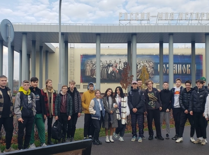 Студенты на премьерном показе фильма о Петре I