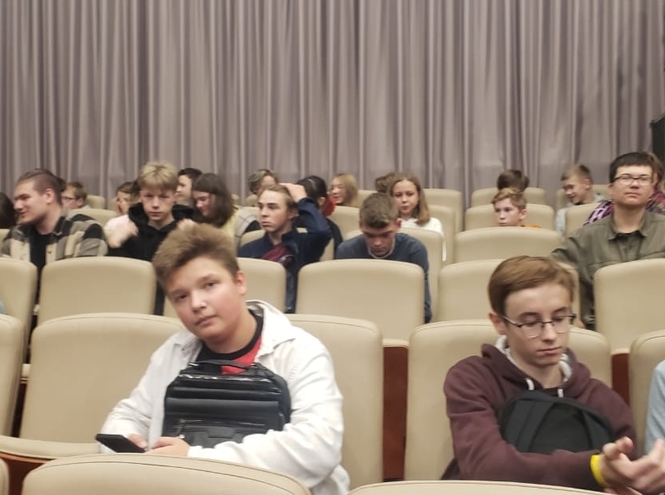 Студенты на премьерном показе фильма о Петре I