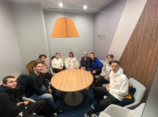 Экскурсия студентов факультета ЦЭУБИ в бэк-офис Банка ВТБ (ПАО)