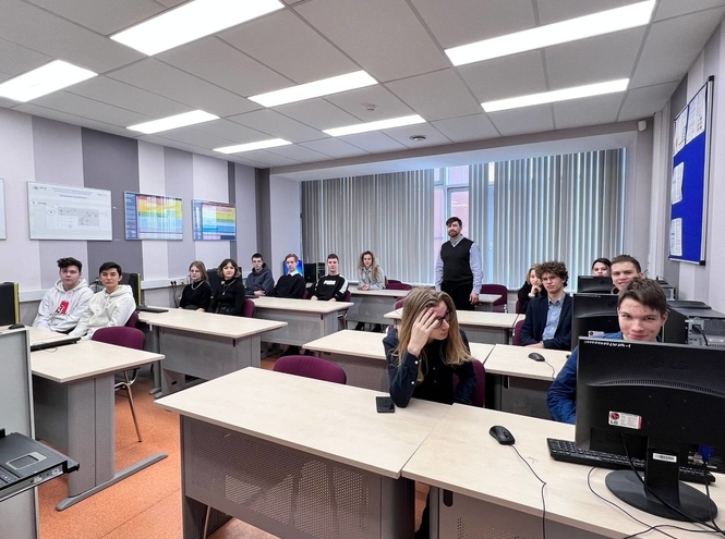 Погружение в инфоком: петербургские гимназисты узнали об учебе в СПбГУТ