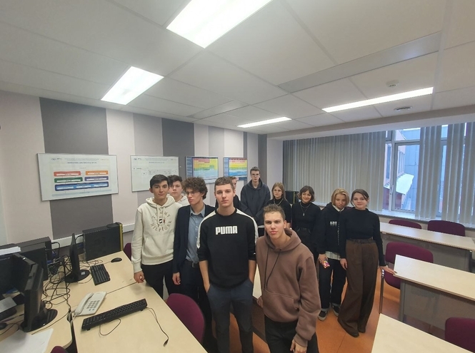 Погружение в инфоком: петербургские гимназисты узнали об учебе в СПбГУТ