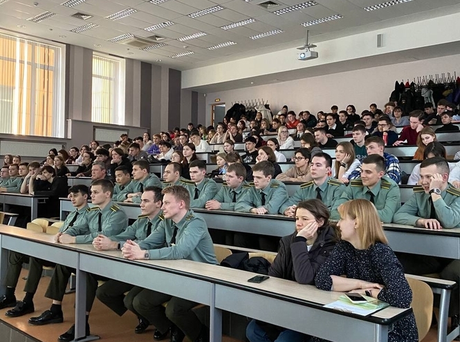 На открытой лекции студентам рассказали об историческом значении Сталинградской битвы