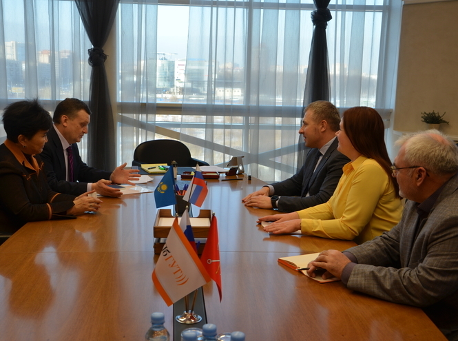 Визит в СПбГУТ представителей Алматинского университета энергетики и связи