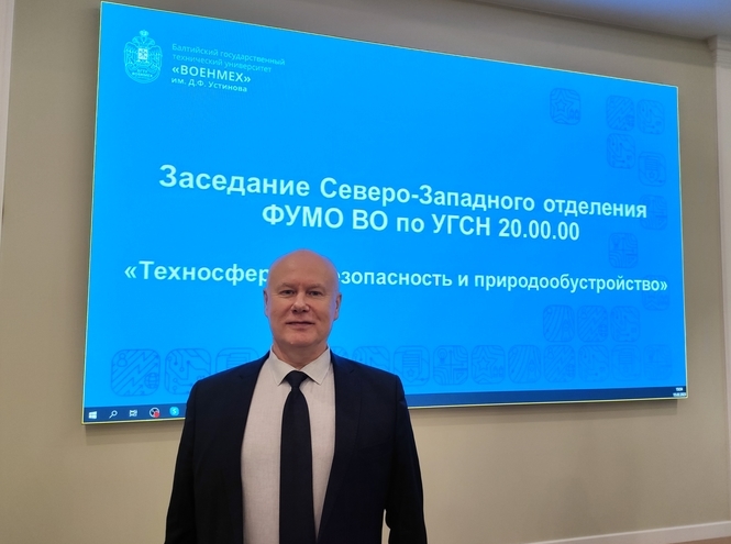 Заведующий кафедрой ЭБТ на заседании по экологическому образованию