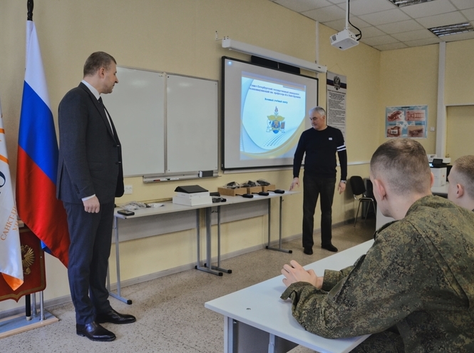 Депутат Госдумы передал военному учебному центру при СПбГУТ средства радиосвязи