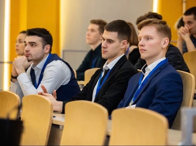 Проба пера: студенты факультета СЦТ провели интервью на международной конференции