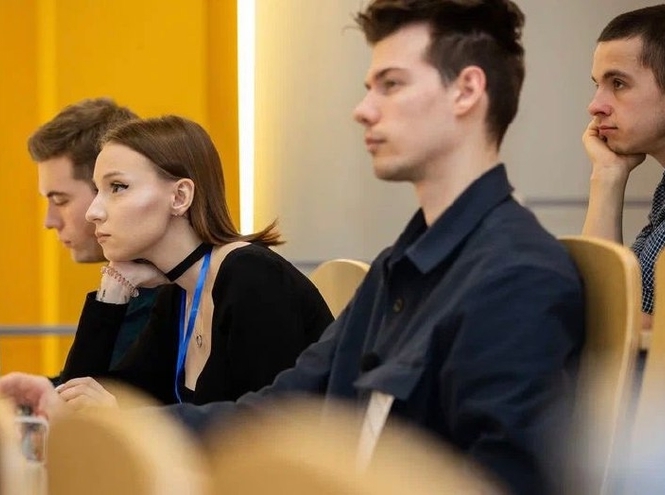 Проба пера: студенты факультета СЦТ провели интервью на международной конференции