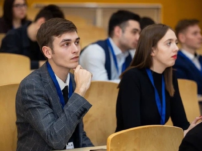 Проба пера: студенты факультета СЦТ провели интервью на международной конференции