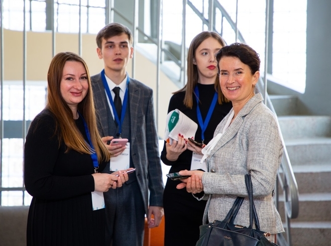 Проба пера: студенты факультета СЦТ провели интервью на международной конференции