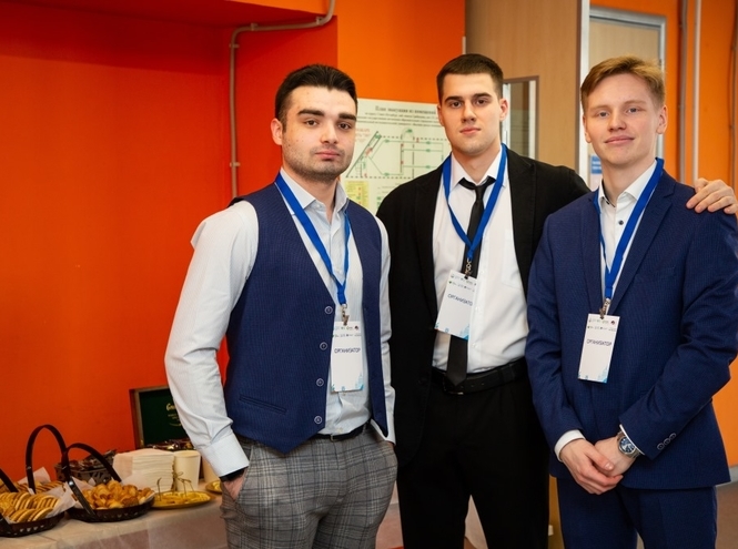 Проба пера: студенты факультета СЦТ провели интервью на международной конференции