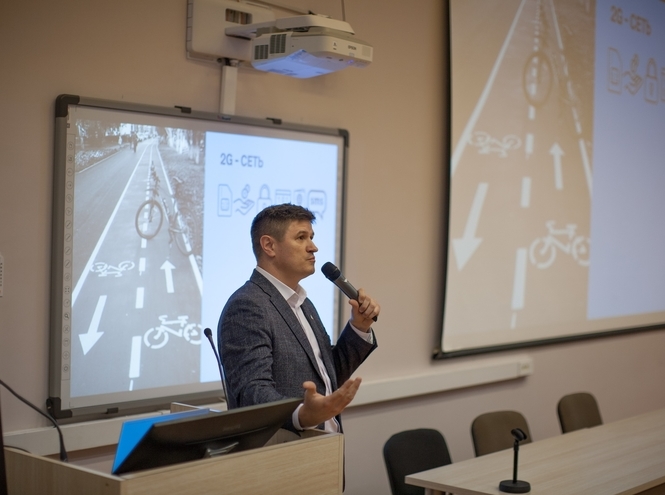 От машины до спутника за 50 лет: в СПбГУТ прошла лекция по сотовой связи от Tele2