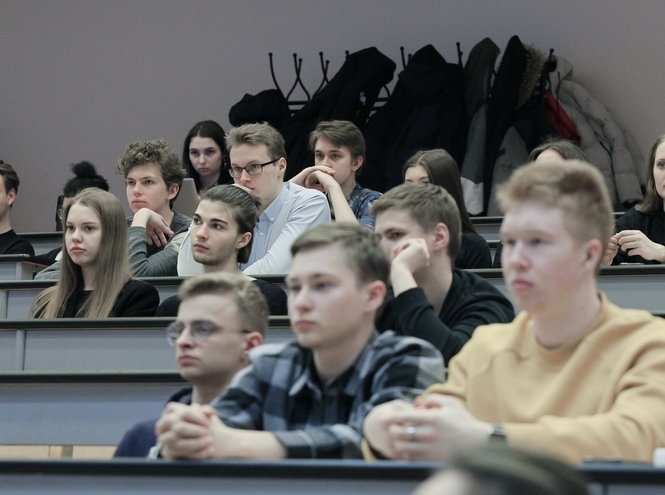 От машины до спутника за 50 лет: в СПбГУТ прошла лекция по сотовой связи от Tele2