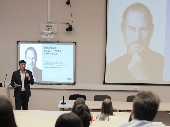 От машины до спутника за 50 лет: в СПбГУТ прошла лекция по сотовой связи от Tele2