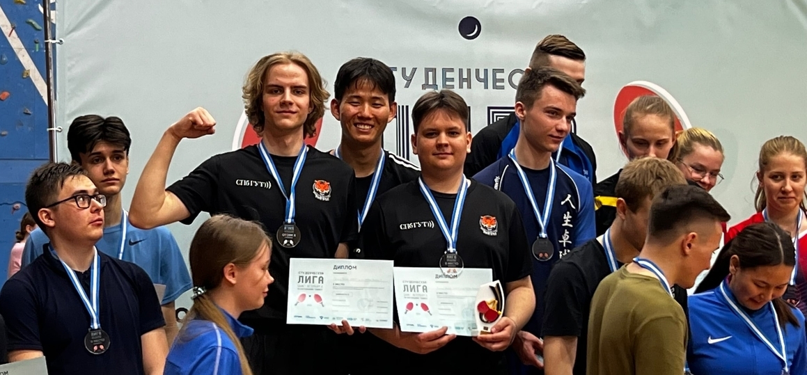 Спортсмены СПбГУТ взяли серебро на городской студлиге по настольному теннису