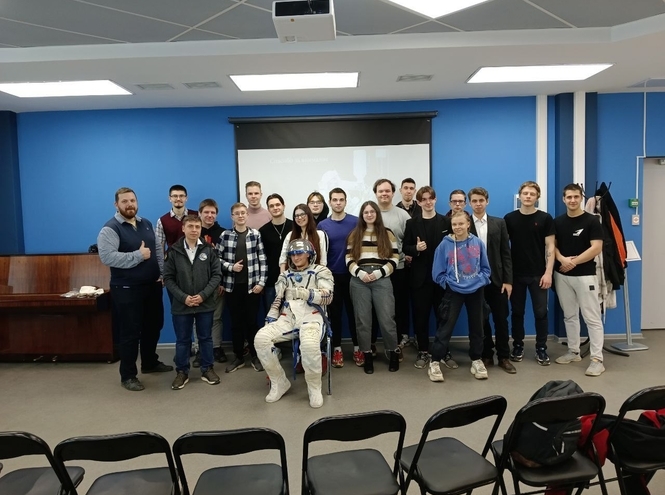 В коворкинг-пространстве СПбГУТ поговорили про космос