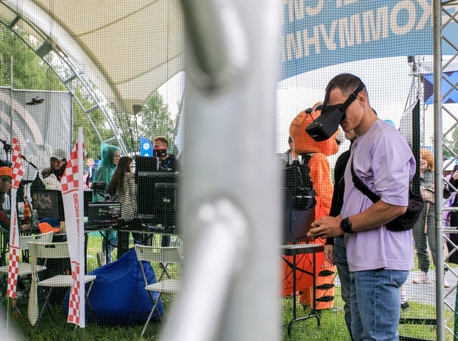 Дрон-рейсинг, видеопродакшн и тигрофото: СПбГУТ выступил на VK Fest 2023