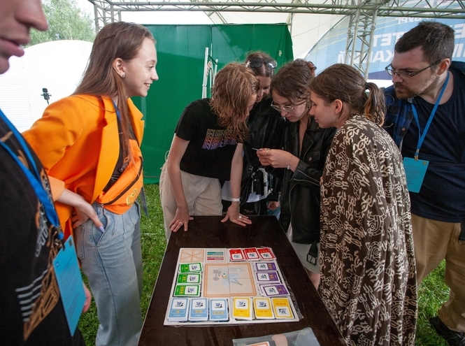 Дрон-рейсинг, видеопродакшн и тигрофото: СПбГУТ выступил на VK Fest 2023