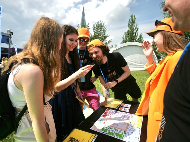 Дрон-рейсинг, видеопродакшн и тигрофото: СПбГУТ выступил на VK Fest 2023