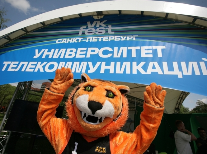 Дрон-рейсинг, видеопродакшн и тигрофото: СПбГУТ выступил на VK Fest 2023