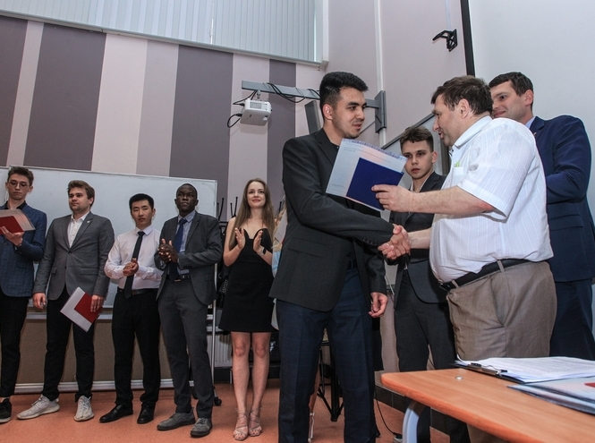 В добрый путь, выпускники!