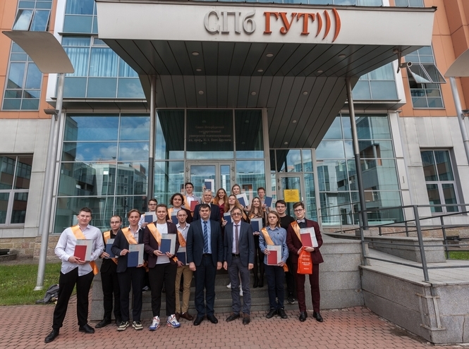 В добрый путь, выпускники!