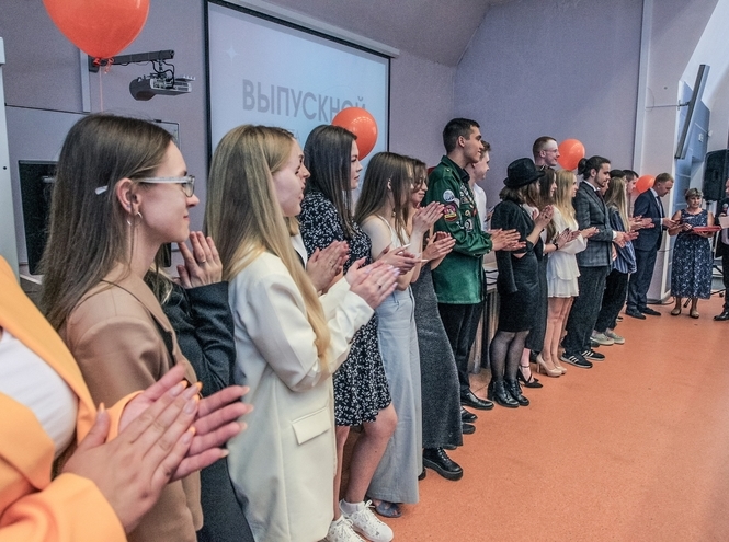 В добрый путь, выпускники!