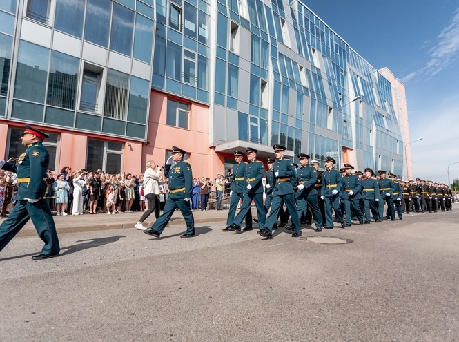 В добрый путь, выпускники!