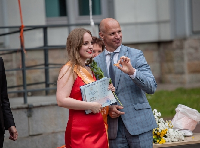 В добрый путь, выпускники!