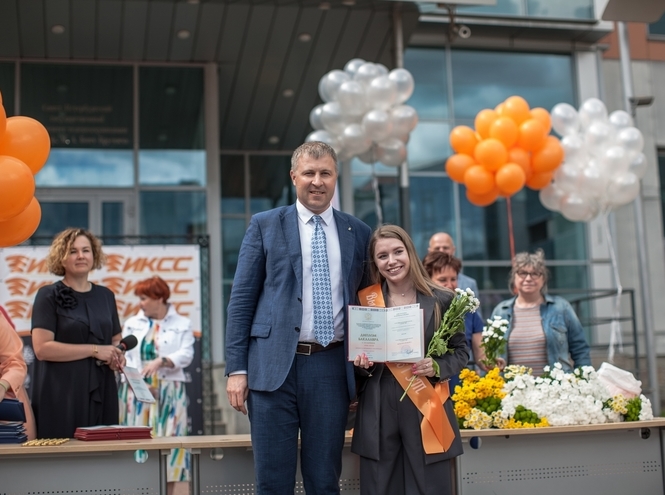 В добрый путь, выпускники!