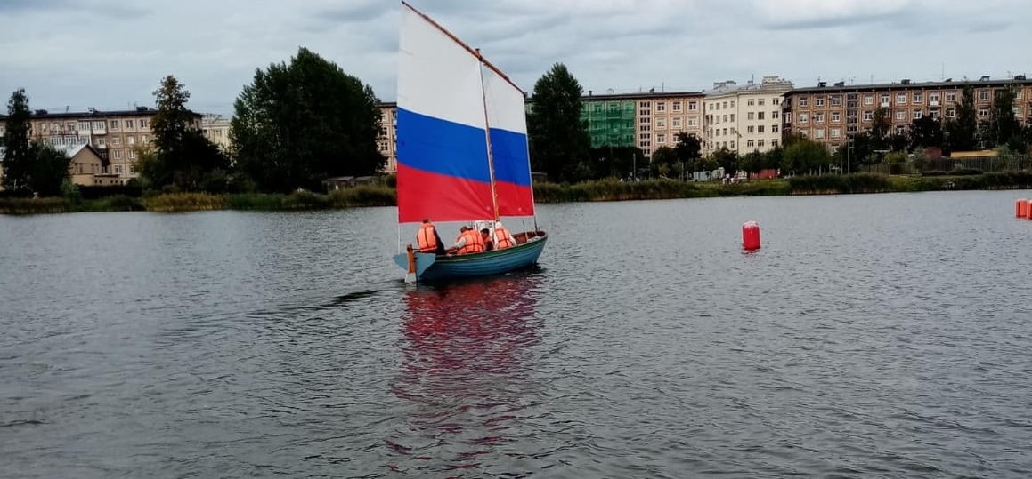 «Бончевцы» на воде под флагом России