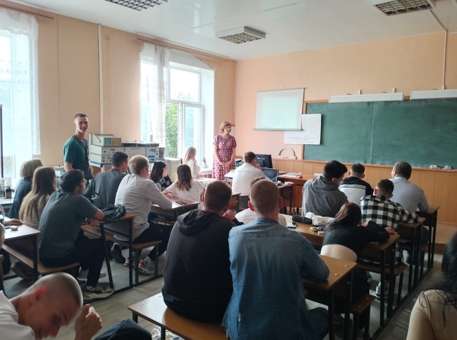 Смоленский колледж телекоммуникаций празднично встретил День знаний