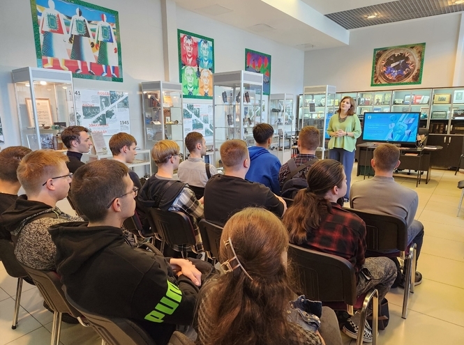 #ПоделисьЗнанием: студенты-радиосвязисты посетили «Музей СПбГУТ»