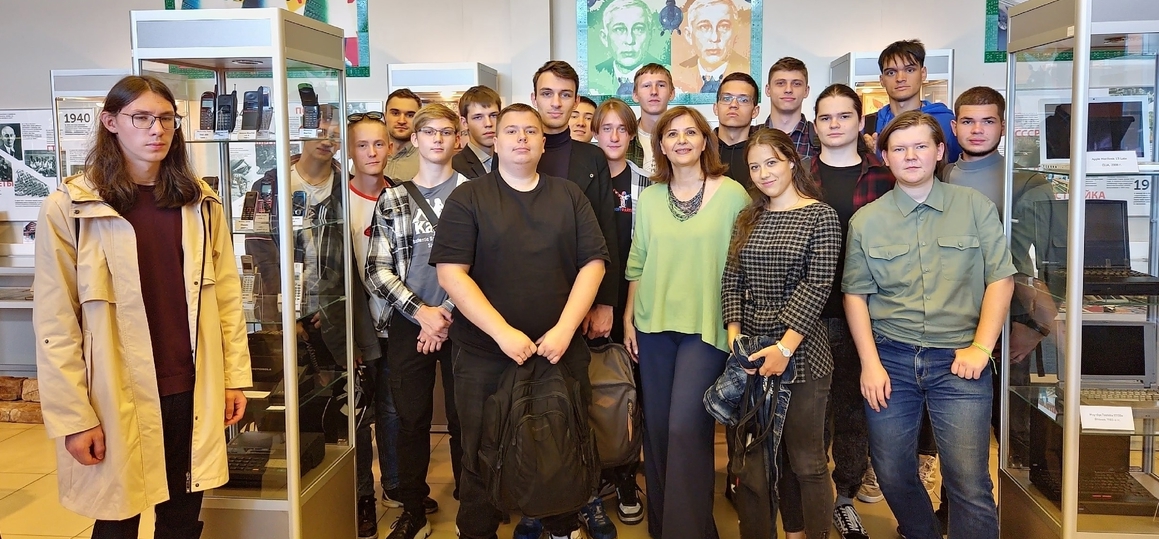 #ПоделисьЗнанием: студенты-радиосвязисты посетили «Музей СПбГУТ»