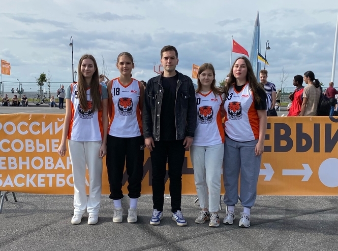 Сборные СПбГУТ по баскетболу на турнире «Оранжевый мяч 2023»