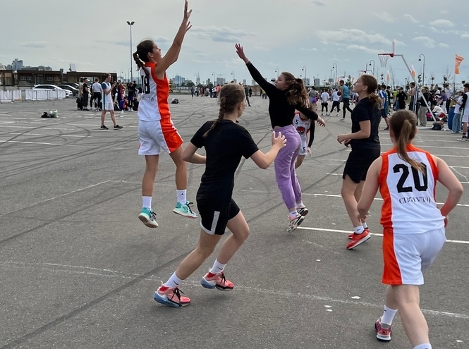 Сборные СПбГУТ по баскетболу на турнире «Оранжевый мяч 2023»