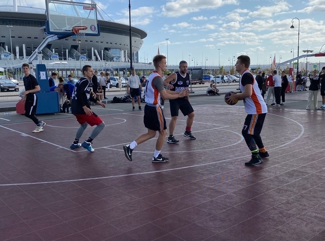 Сборные СПбГУТ по баскетболу на турнире «Оранжевый мяч 2023»