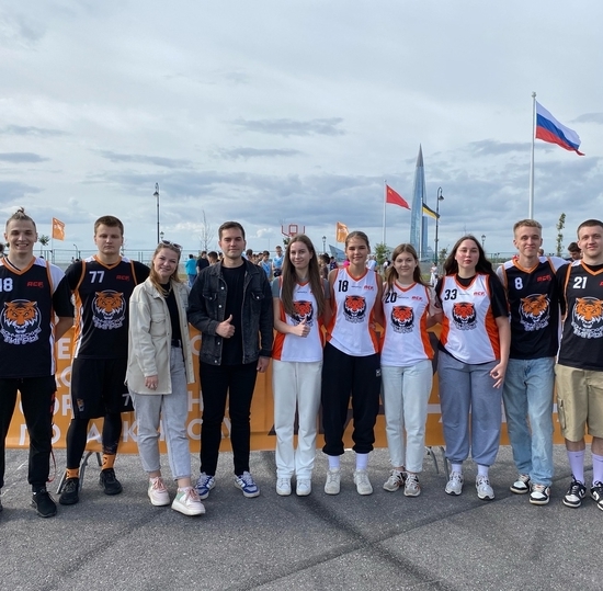 Сборные СПбГУТ по баскетболу на турнире «Оранжевый мяч 2023»