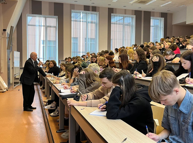 Факультеты ИСиТ и СЦТ на акции «Поделись своим знанием»