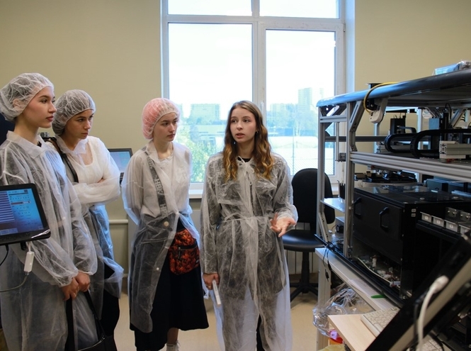 Студенты СПбГУТ посетили биотехнологический холдинг Санкт-Петербурга