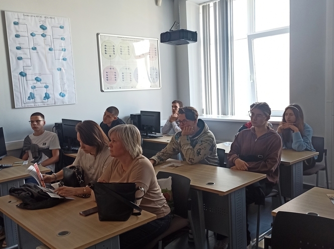 Центр довузовского образования встретил школьников из Пскова