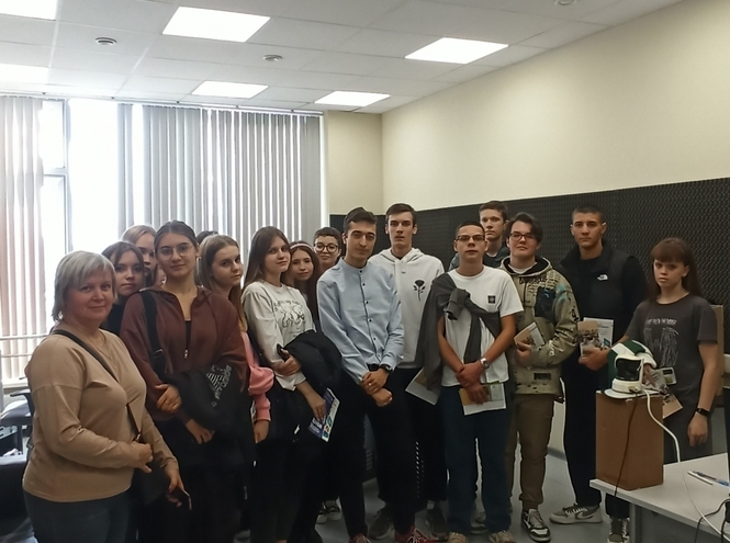 Центр довузовского образования встретил школьников из Пскова