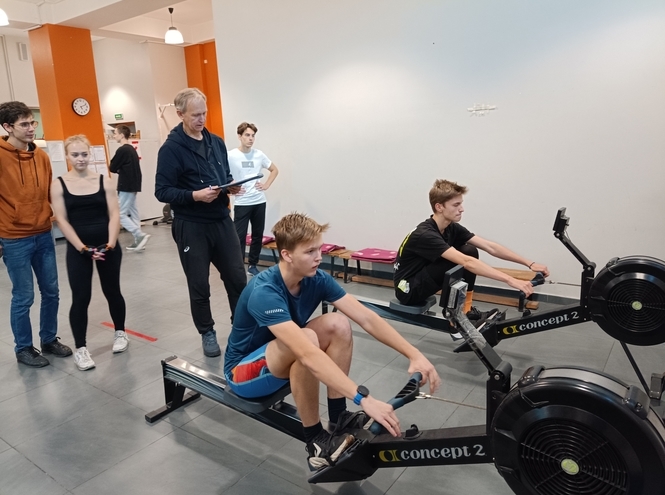 Предпоследний вид Спартакиады: первокурсники вышли на старт в гребле-индор