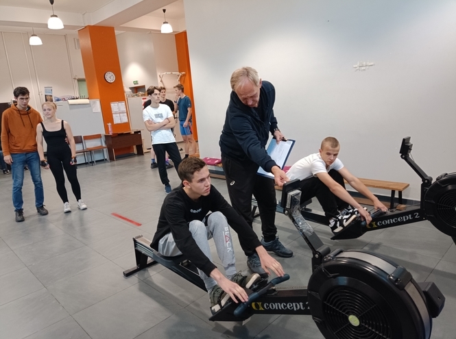 Предпоследний вид Спартакиады: первокурсники вышли на старт в гребле-индор