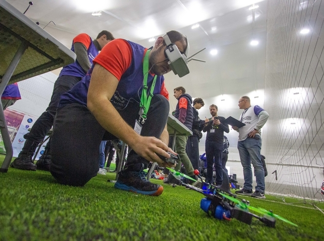 В СПбГУТ назвали сильнейших пилотов дронов