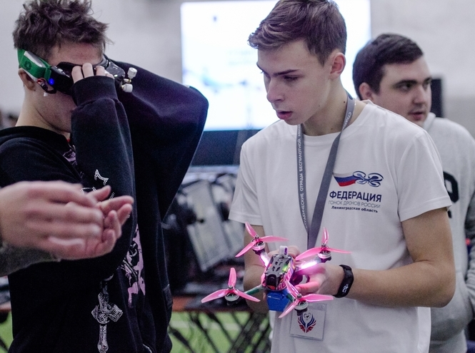 В СПбГУТ назвали сильнейших пилотов дронов