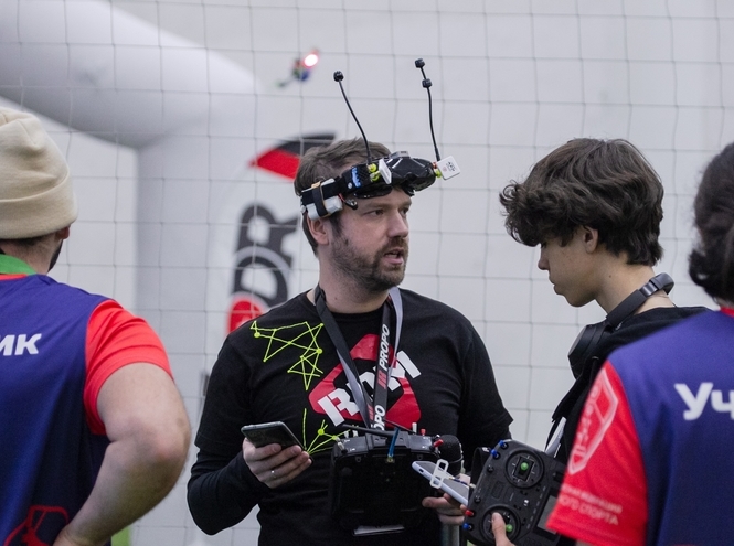 В СПбГУТ назвали сильнейших пилотов дронов